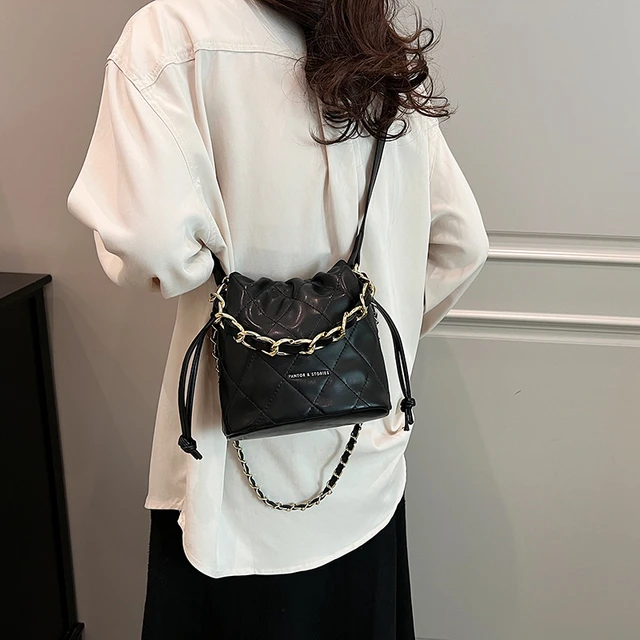 小众时尚小香风包包女士新款2025秋冬高级感菱格水桶包百搭斜挎包