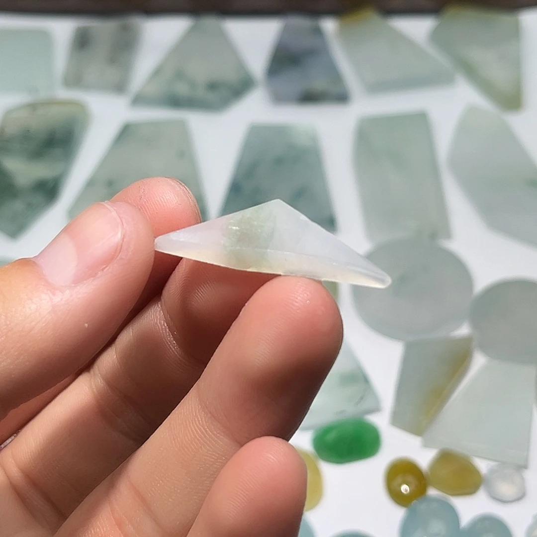 翡翠未镶嵌颈饰6388