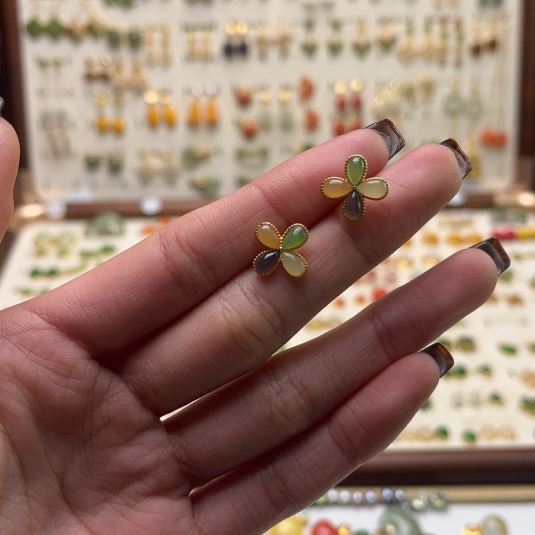 和田玉未镶嵌耳饰