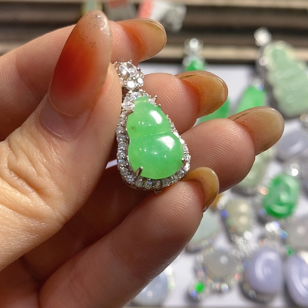 翡翠颈饰银S925镶嵌天然翡翠