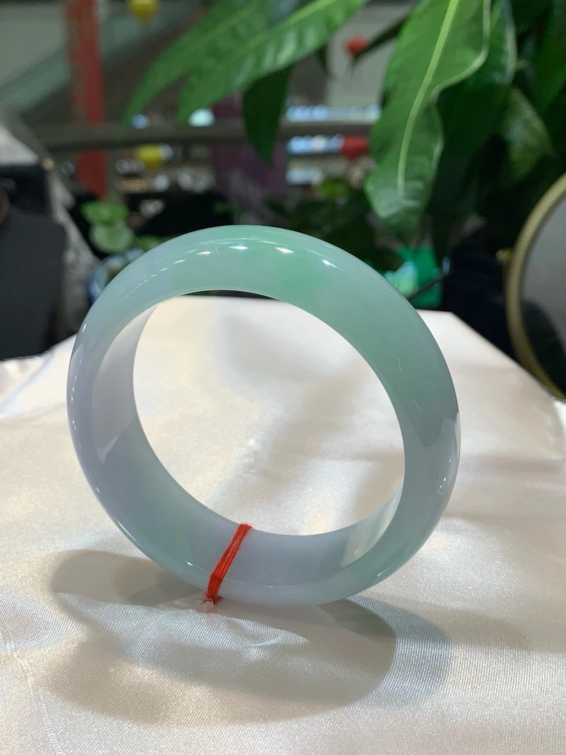 58正圈大圈口版型好 宽版大气春彩翡翠手镯