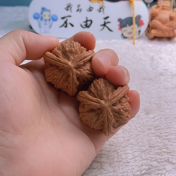 吊坠文玩核桃A***。三棱