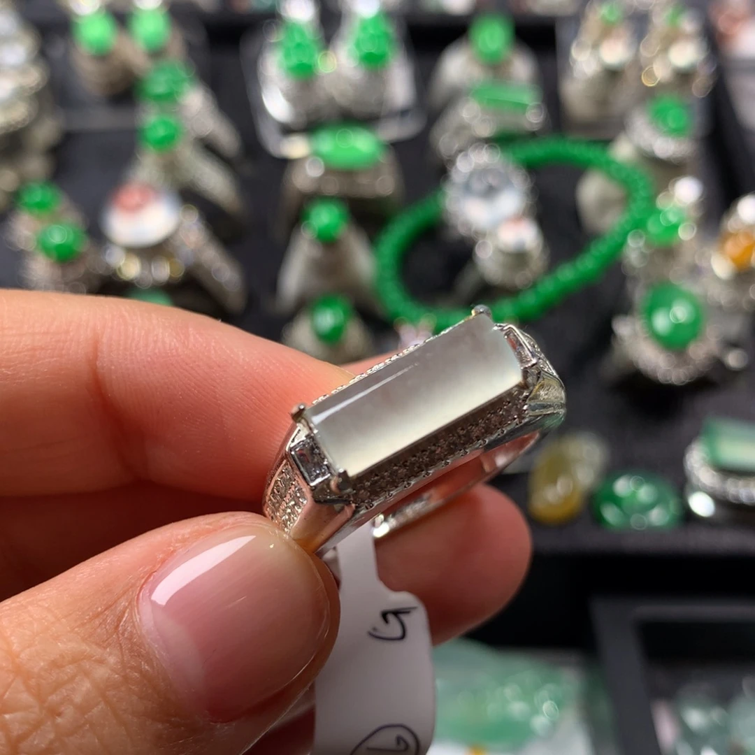 翡翠裸石翡翠马鞍