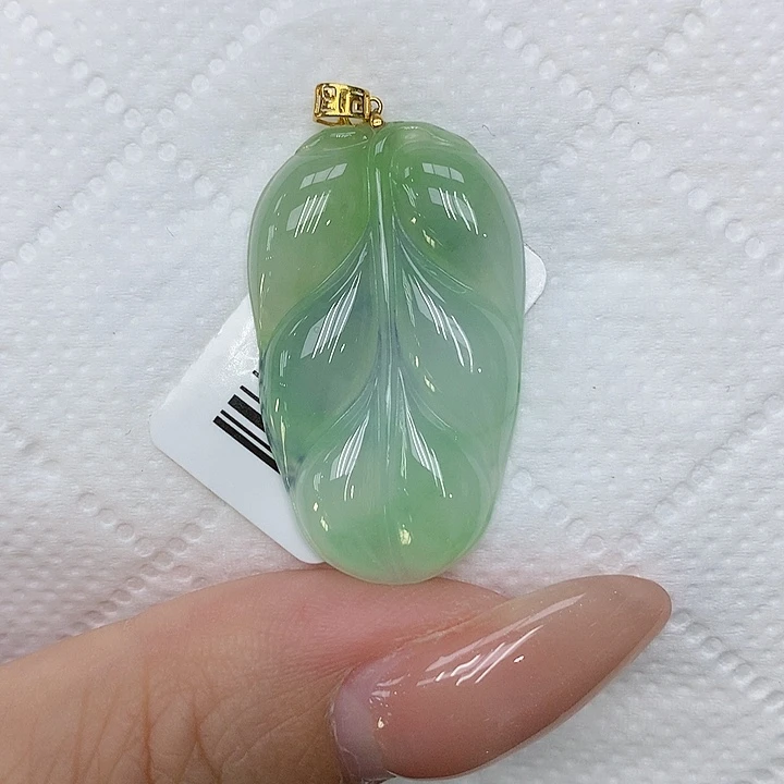 颈饰18K金镶嵌翡翠