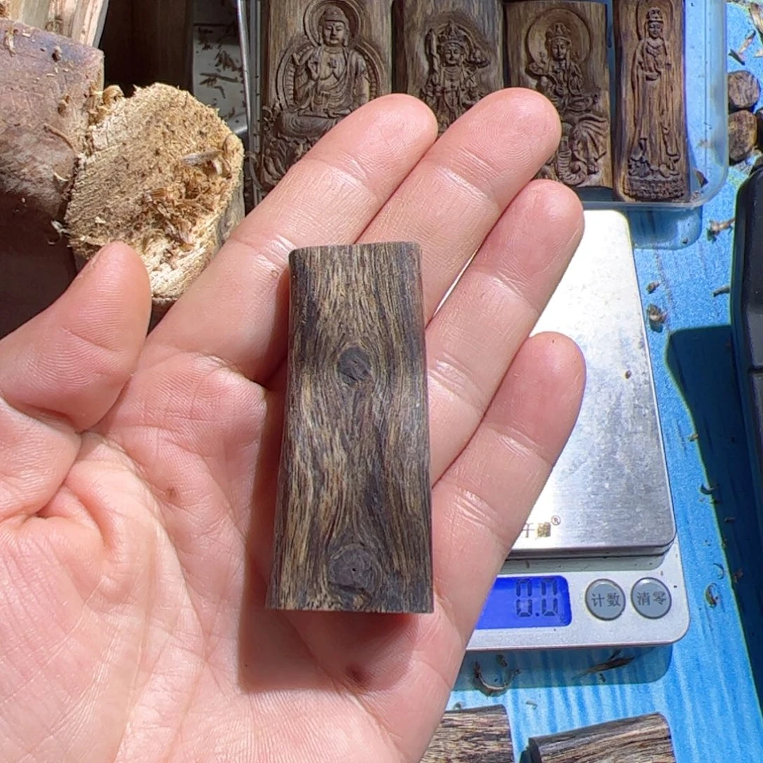 沉香吊坠白棋素牌9.5克