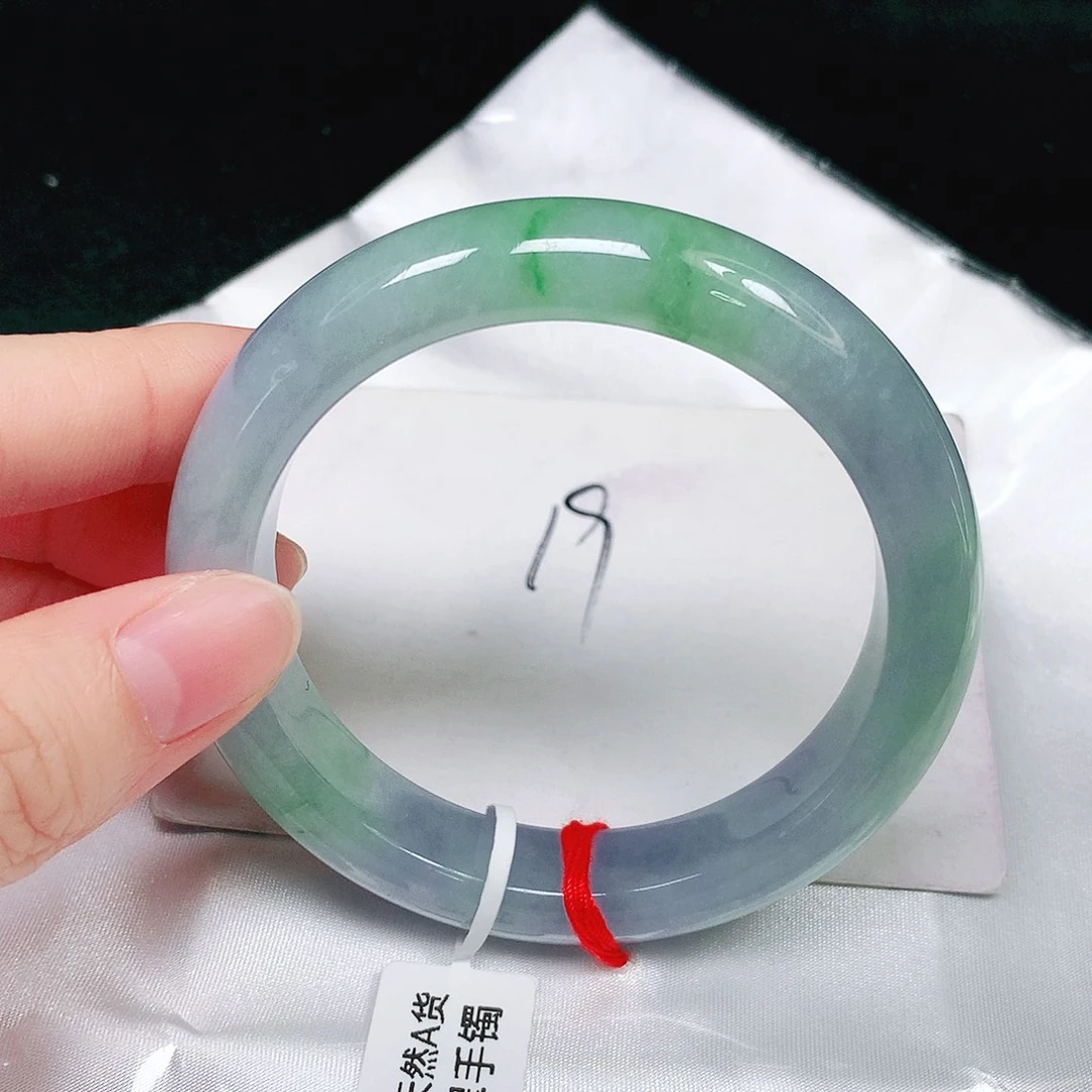 翡翠手镯未镶嵌翡翠手镯未镶嵌