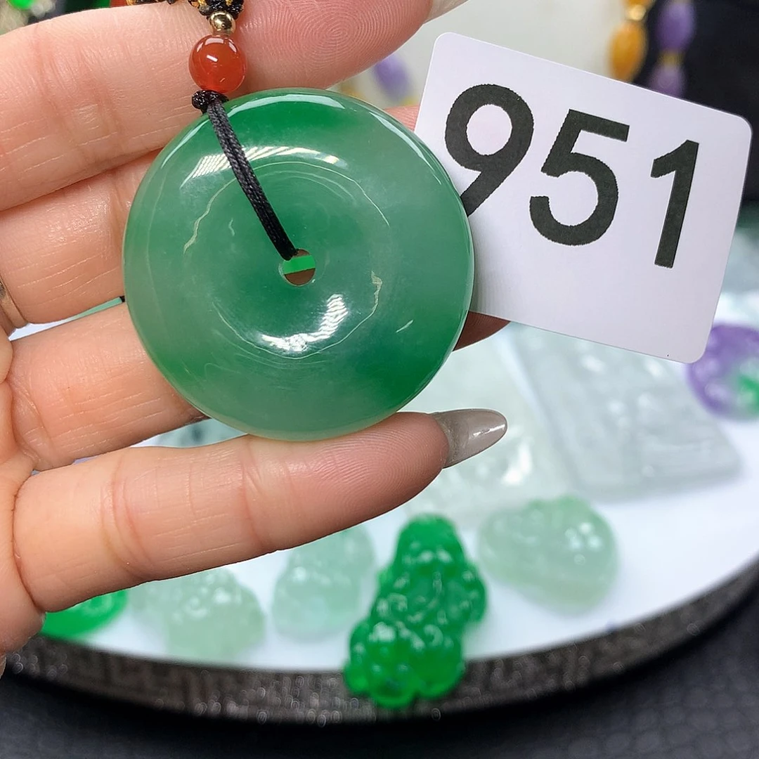 翡翠吊坠(赠链)未镶嵌