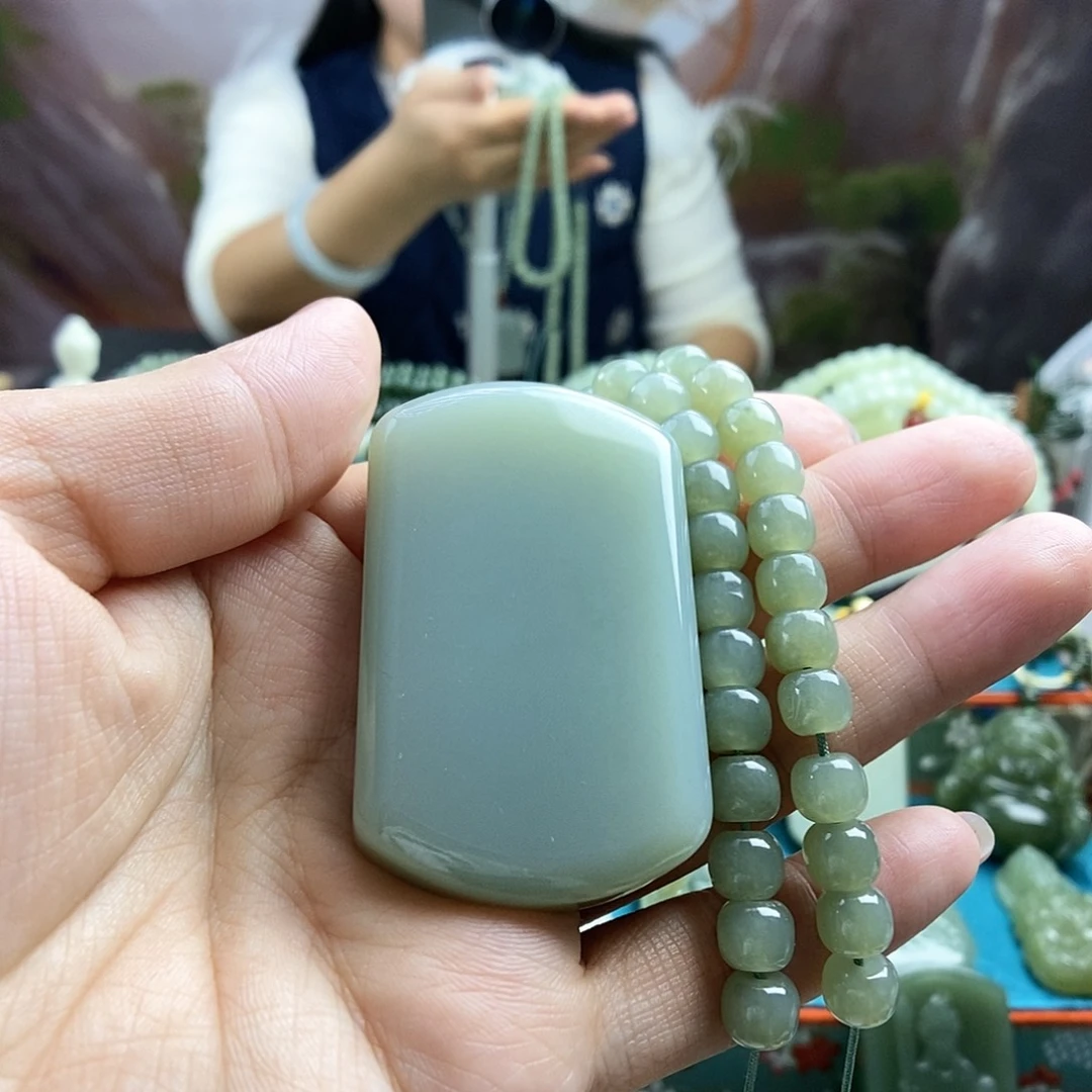 和田玉未镶嵌颈饰新疆且末料