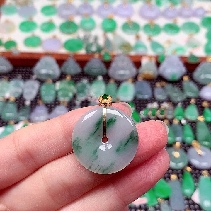 翡翠18K金镶嵌颈饰