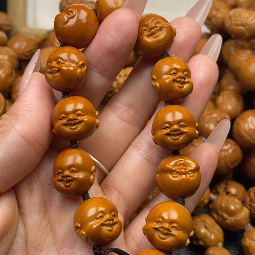 手串橄榄核有一颗黑点