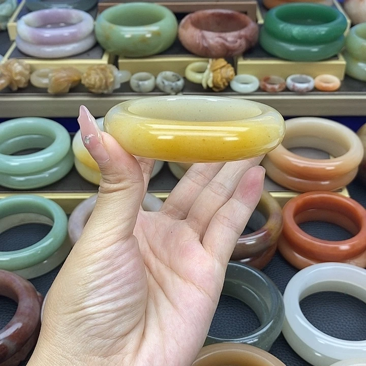 石英质玉未镶嵌手镯