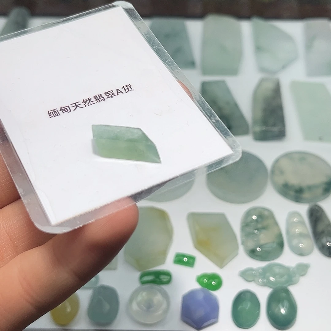 翡翠未镶嵌颈饰4788