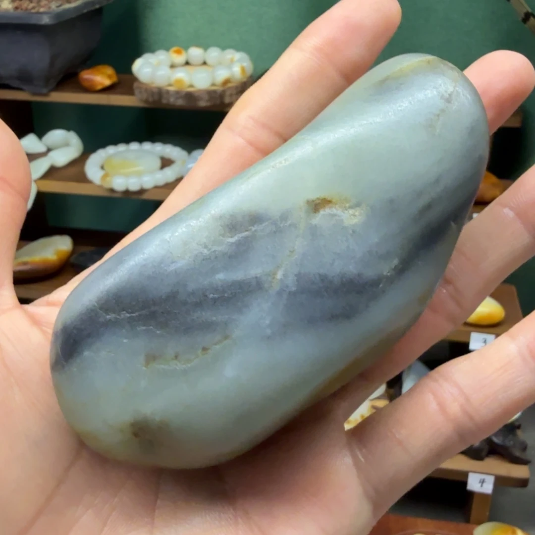 和田玉未镶嵌把件远**笑