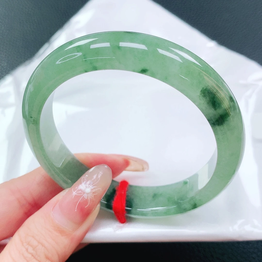 翡翠手镯未镶嵌54圈