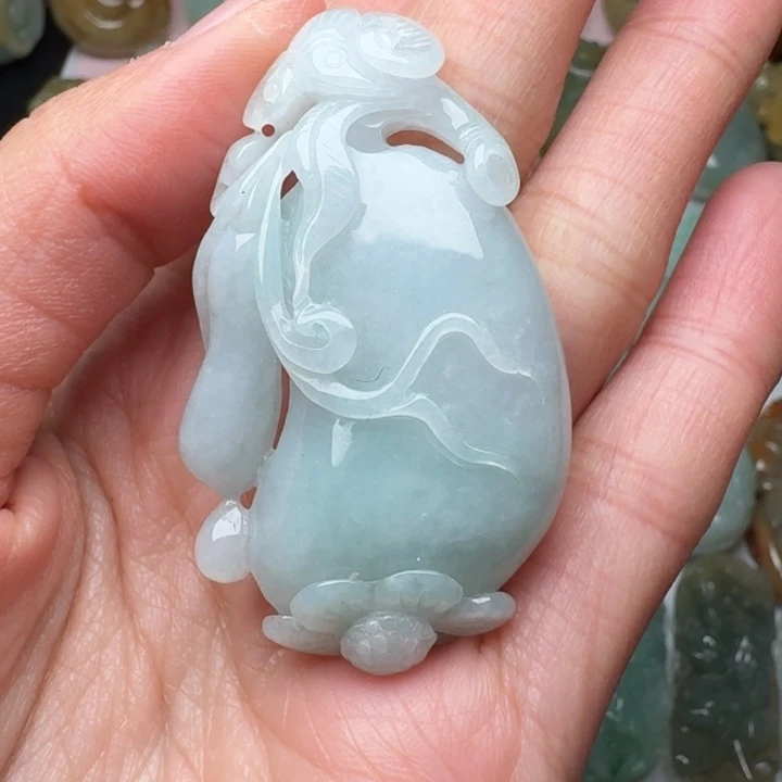 翡翠未镶嵌颈饰福瓜