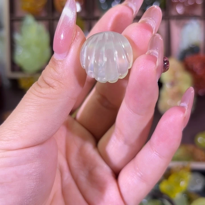 未镶嵌蛇纹石玉颈饰鱼*