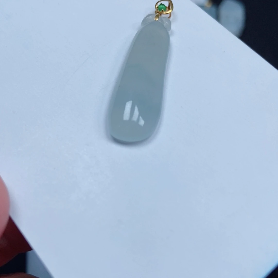 七***雪翡翠未镶嵌颈饰瓜瓜