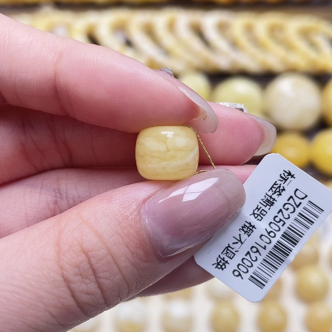 琥珀未镶嵌裸石11.2*9.3mm老型瑕