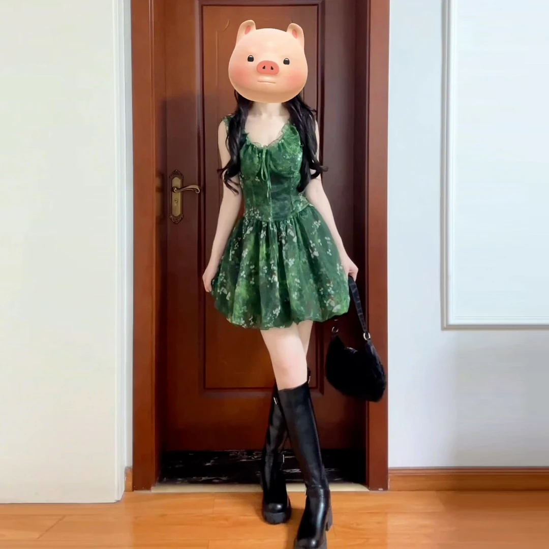 复古绿色木耳边v领碎花连衣裙子女夏季2025新款洋气收腰花苞短裙