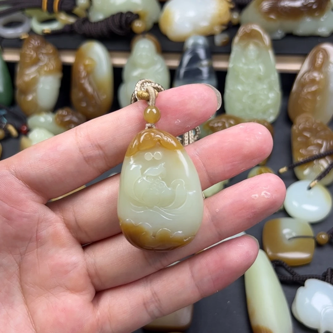 颈饰未镶嵌和田玉（糖玉）