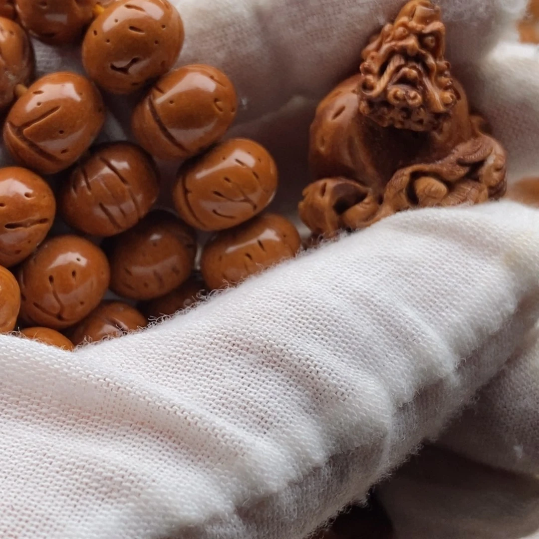 王*生桃核纯手工打造工艺品