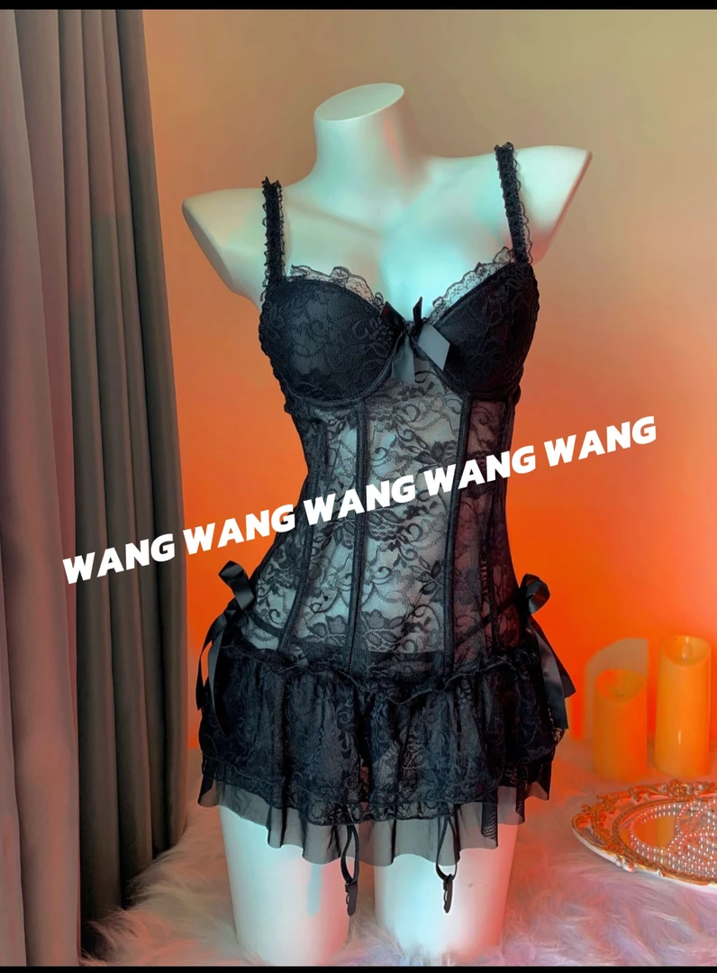 [WANG ]新手必备小胸友好款*显瘦镂空蕾丝胸垫钢托鱼骨吊带睡裙