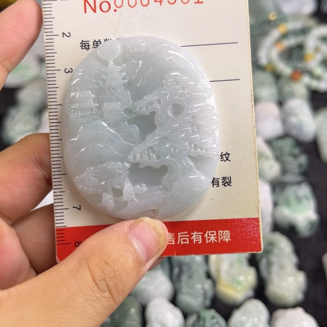 翡翠未镶嵌吊坠(不含链)翡翠山水牌（瑕疵）介意勿拍