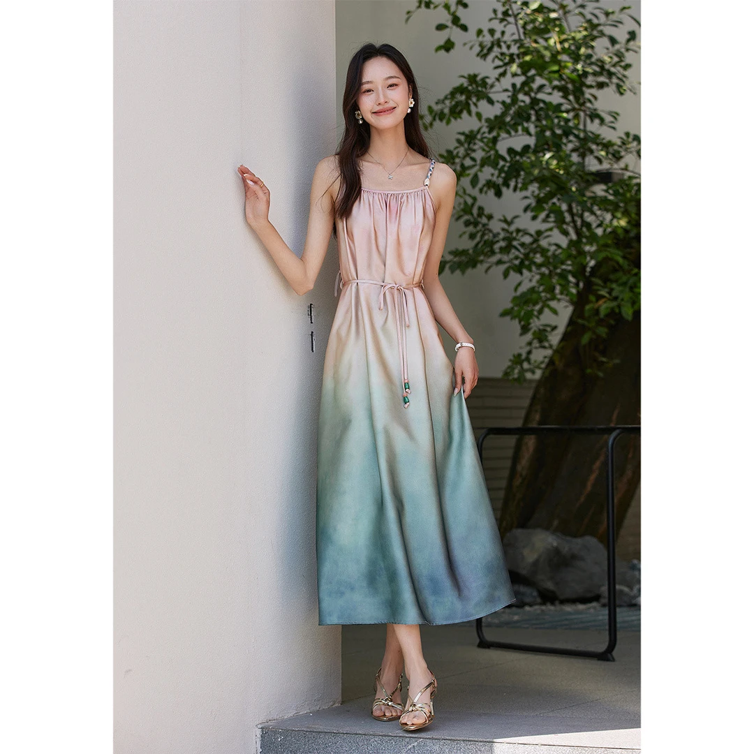 欧昵雪【粉丝专享】DQ721仿吊染渐变印花缎面吊带连衣裙