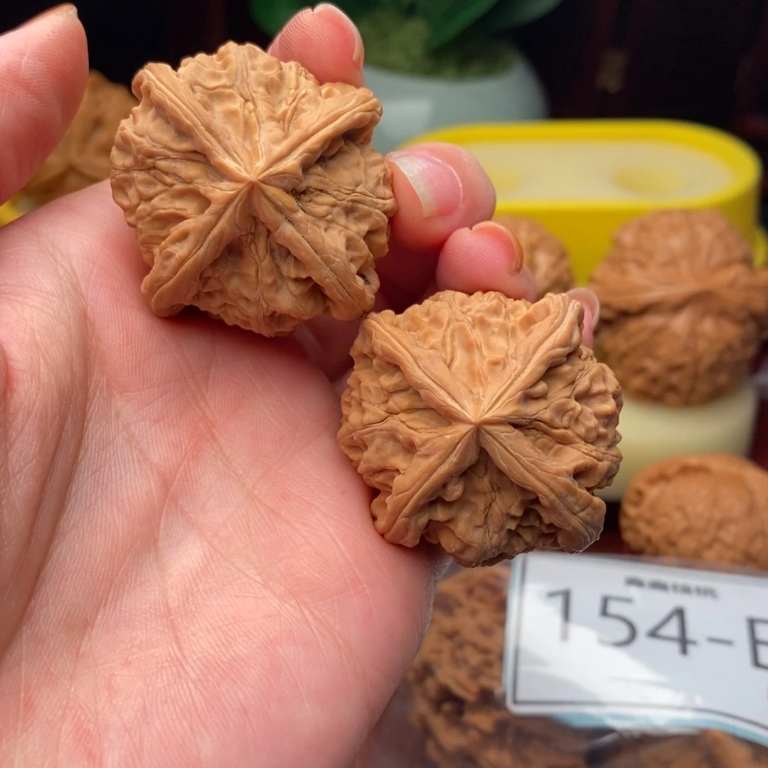 文玩核桃把件四棱40