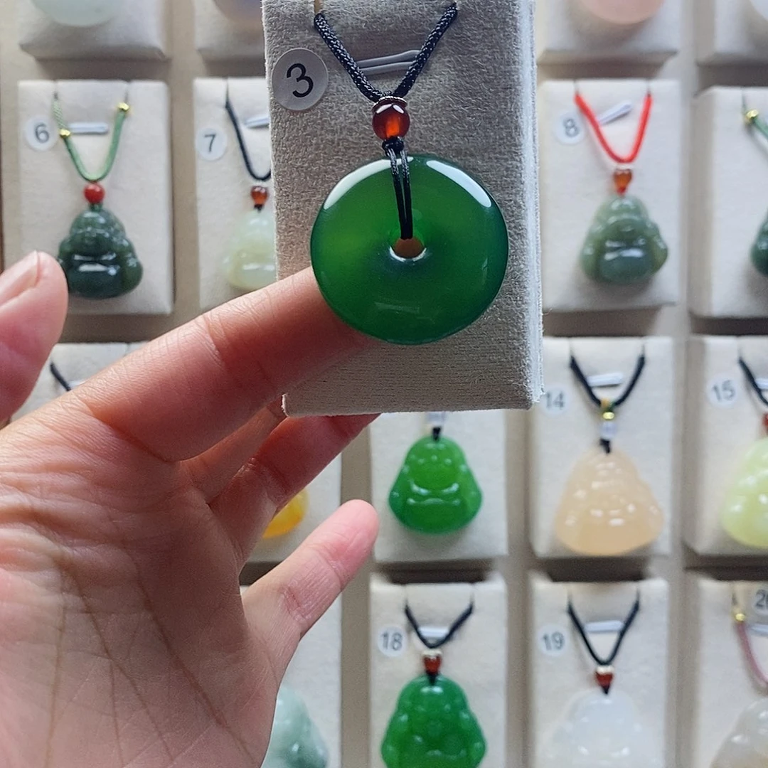 石英质玉未镶嵌颈饰