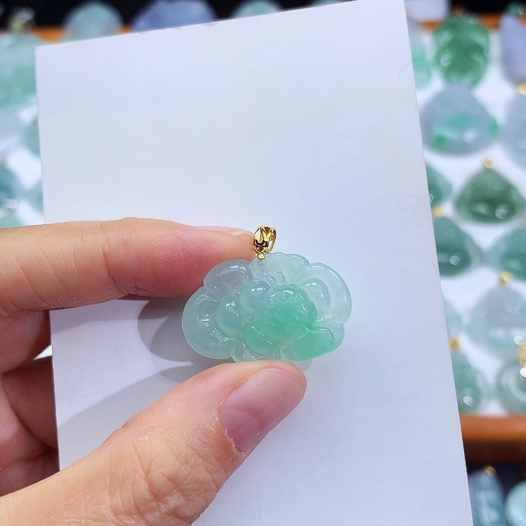 翡翠18K金镶嵌颈饰翡翠吊坠