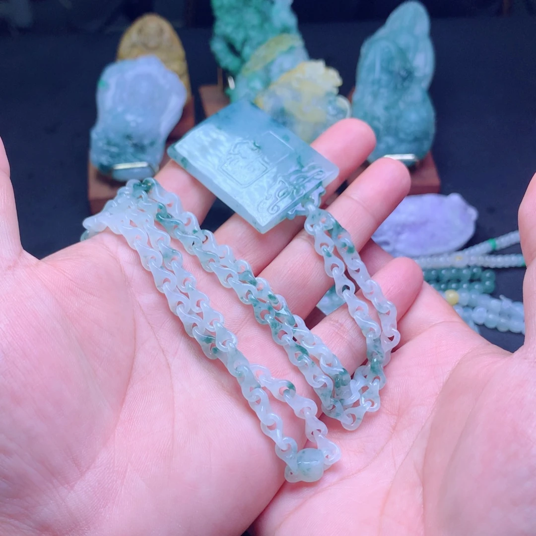 用***川定制翡翠未镶嵌翡翠