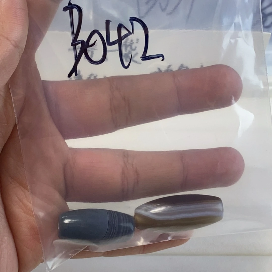 合金颈饰玛瑙/玉髓格**衫