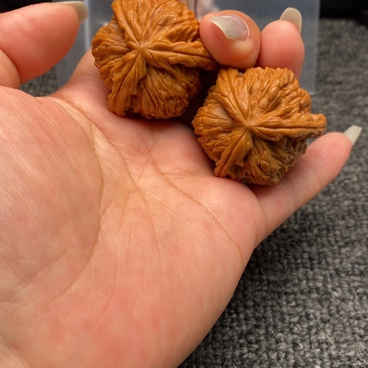 一***秋文玩核桃吊坠白狮子