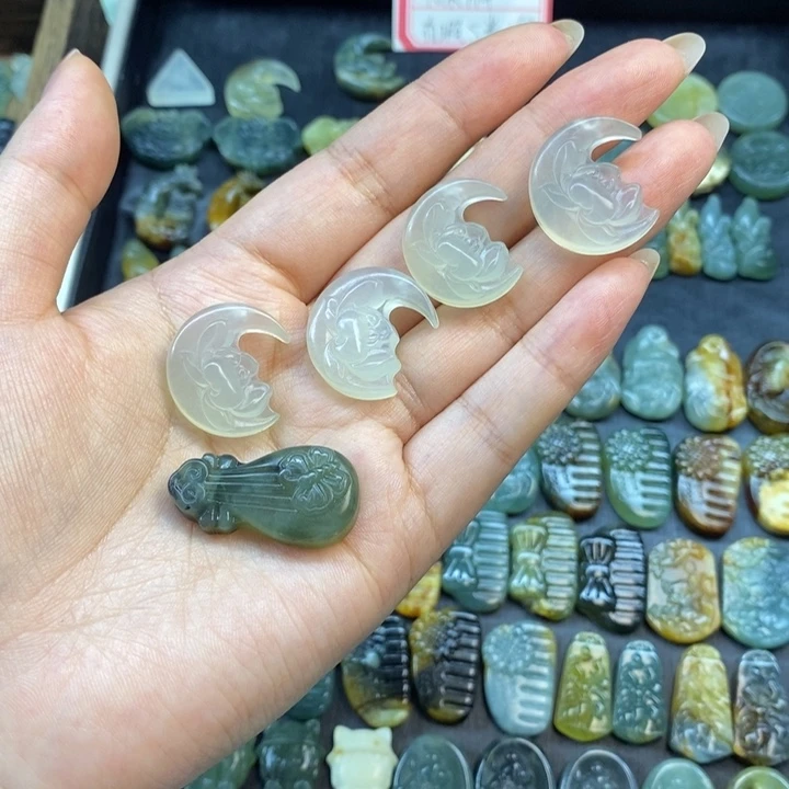 用***0岫玉未镶嵌颈饰吊坠