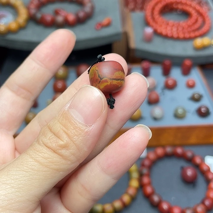 南红玛瑙单珠14mm多样性发未镶嵌