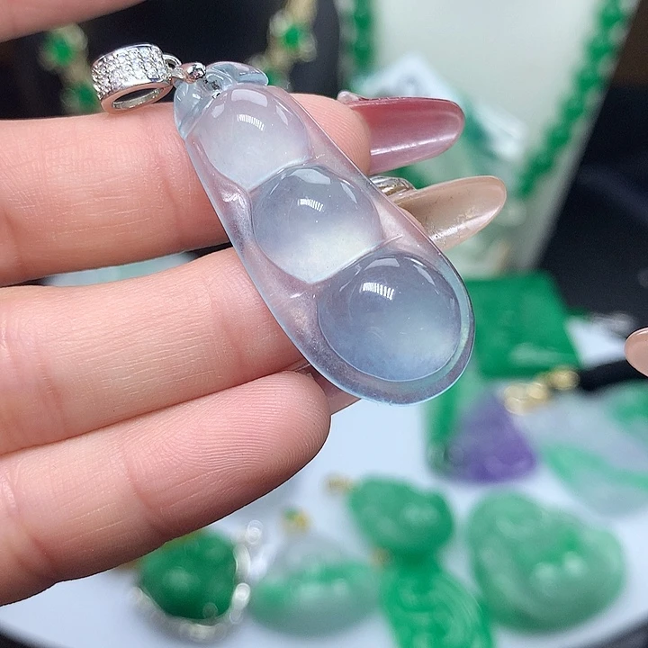 翡翠吊坠(赠链)未镶嵌