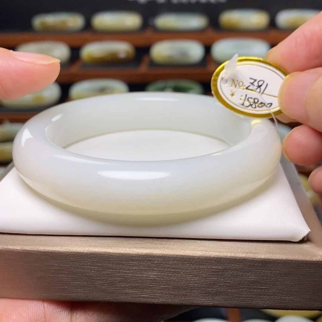 和田玉（白玉）未镶嵌手镯