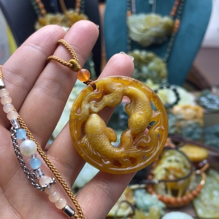 蛇纹石玉未镶嵌颈饰