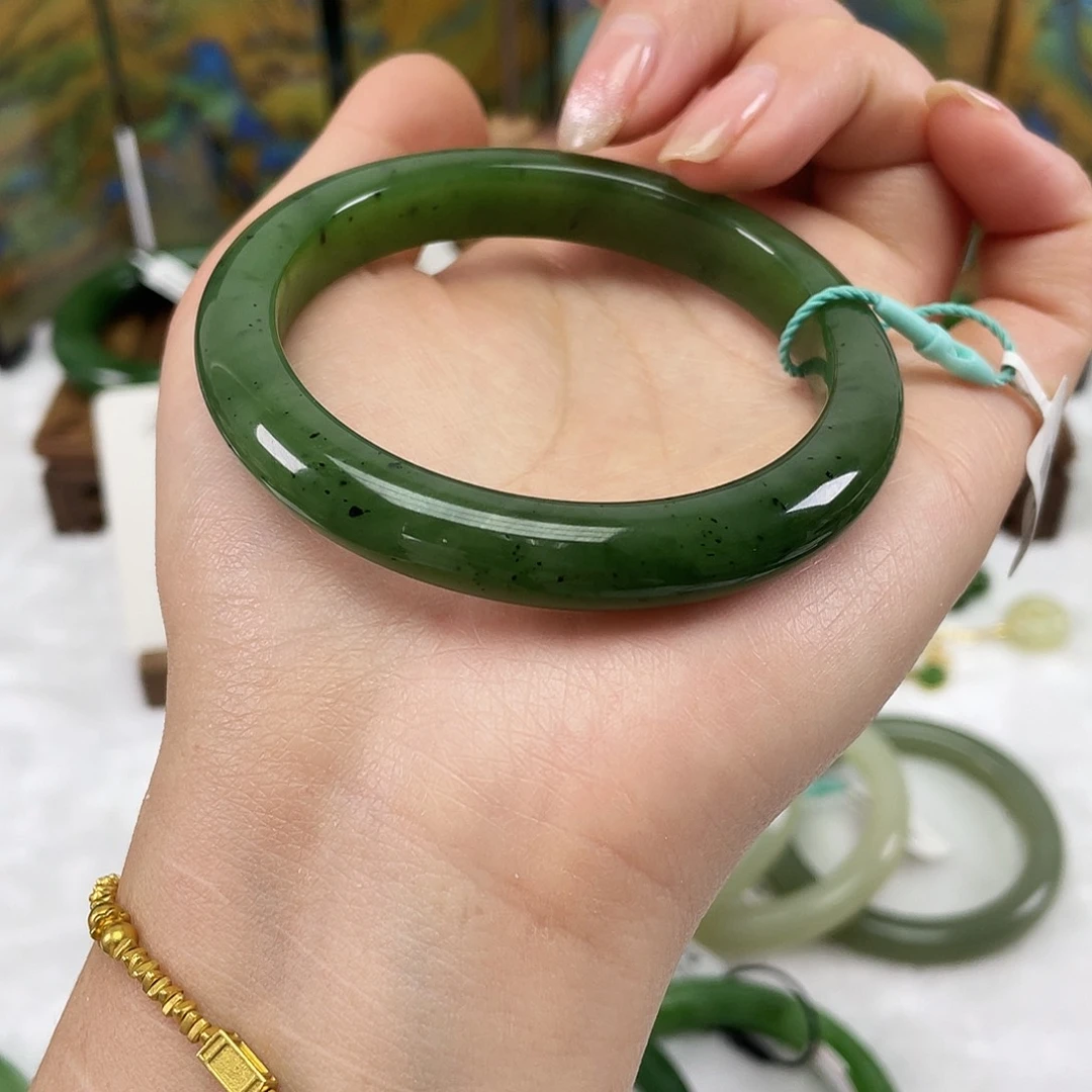 和田玉（碧玉）未镶嵌手镯