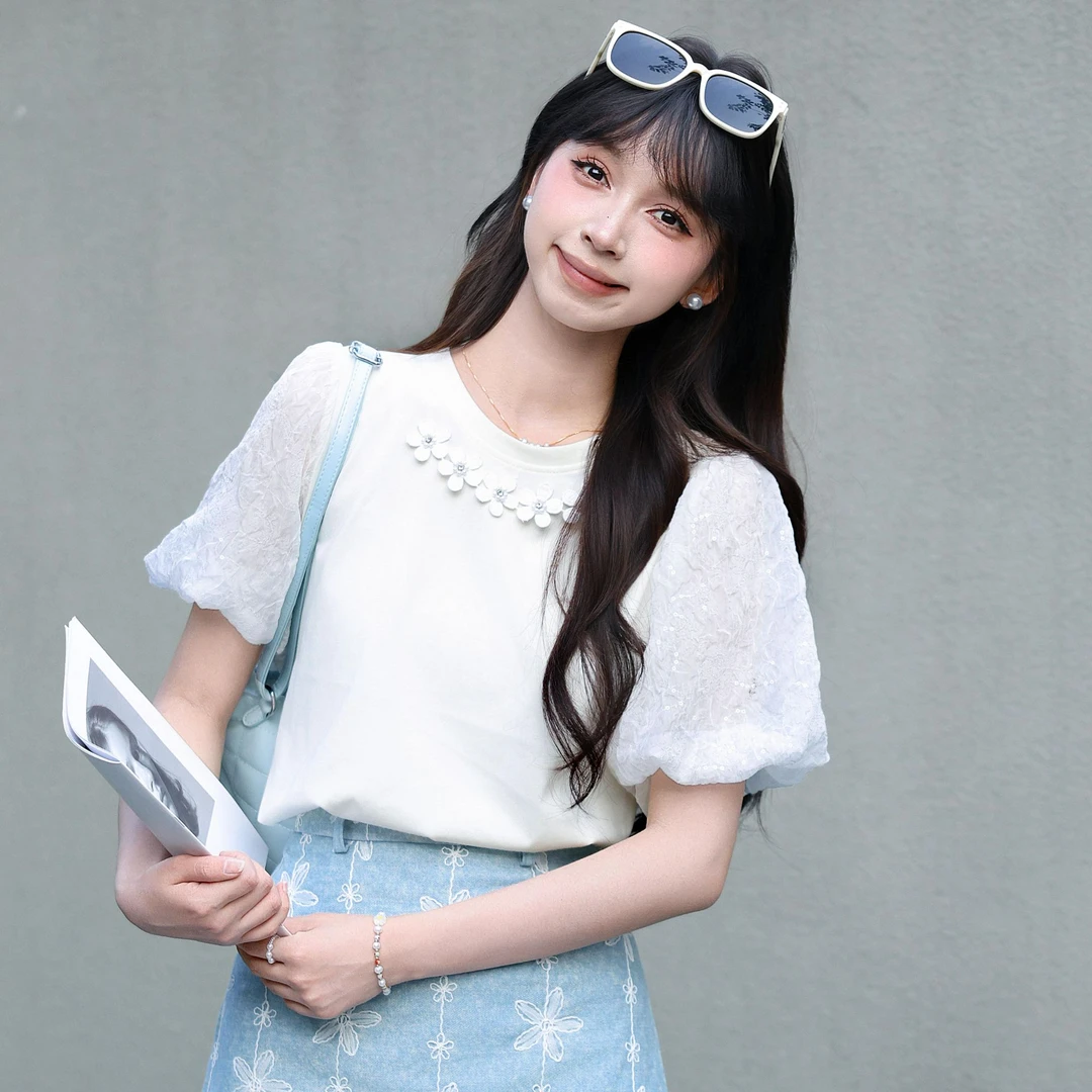 慕兔法式温柔花朵设计感短袖2025夏季新款百搭显瘦气质泡泡袖上衣