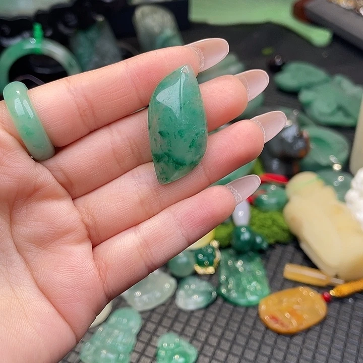 石英质玉未镶嵌吊坠