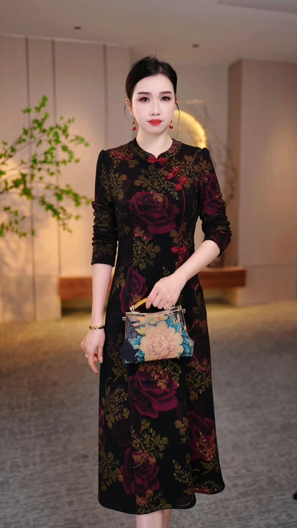 2025加绒新款气质显瘦大码中老年妈妈装中长款大码连衣裙ZRF24868