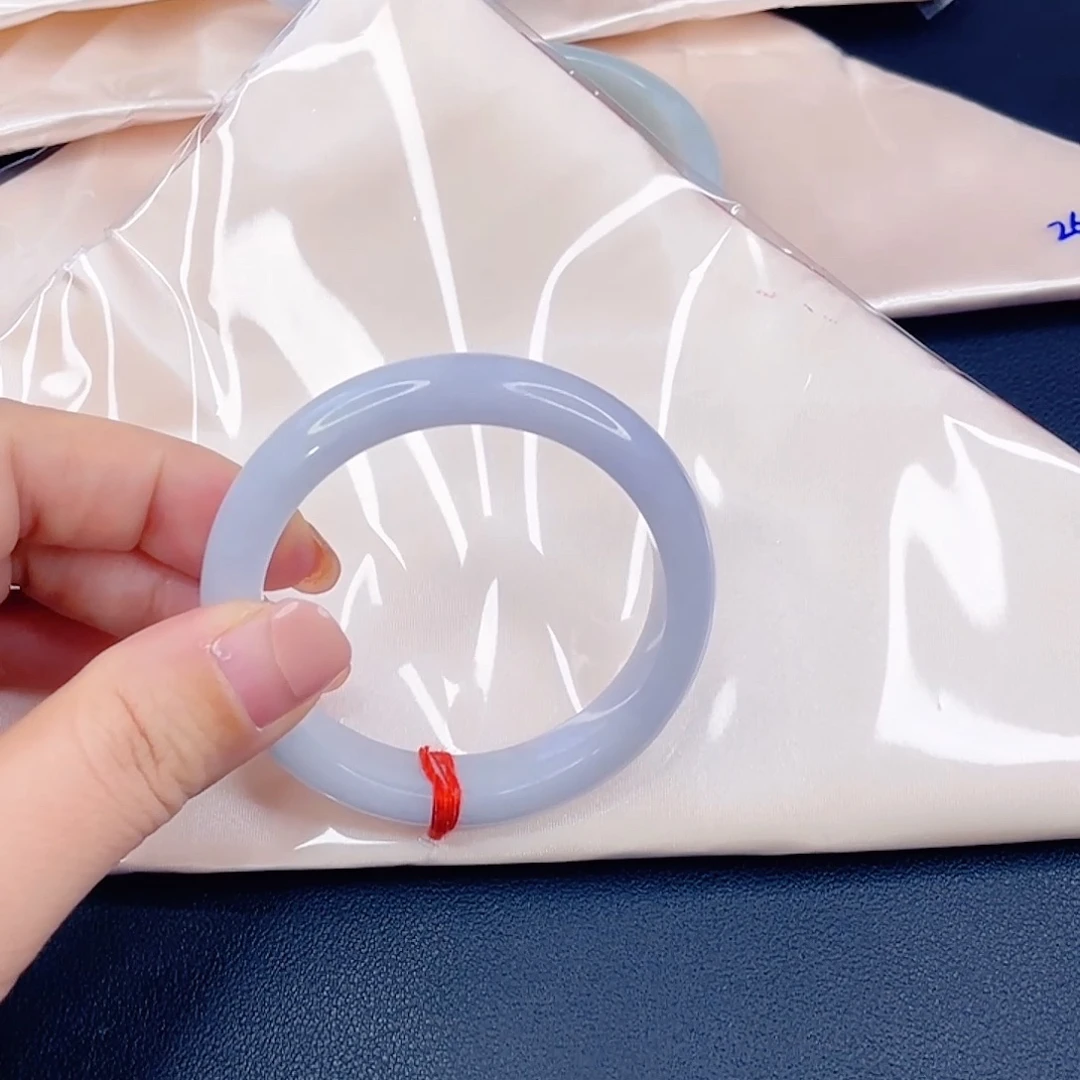 翡翠未镶嵌手镯牛奶紫