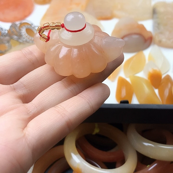 未镶嵌石英质玉（黄龙玉）手镯