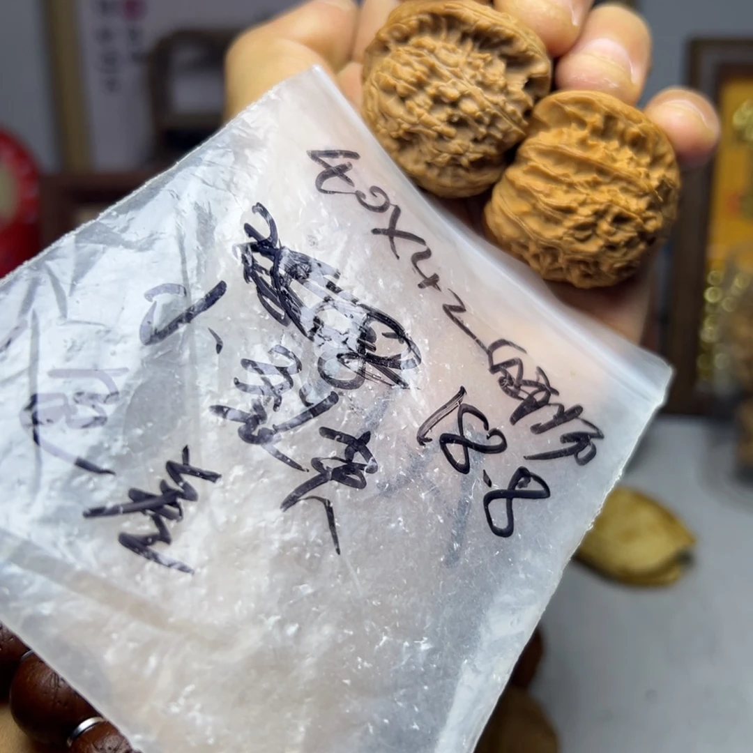 瑞麟文玩核桃白狮子