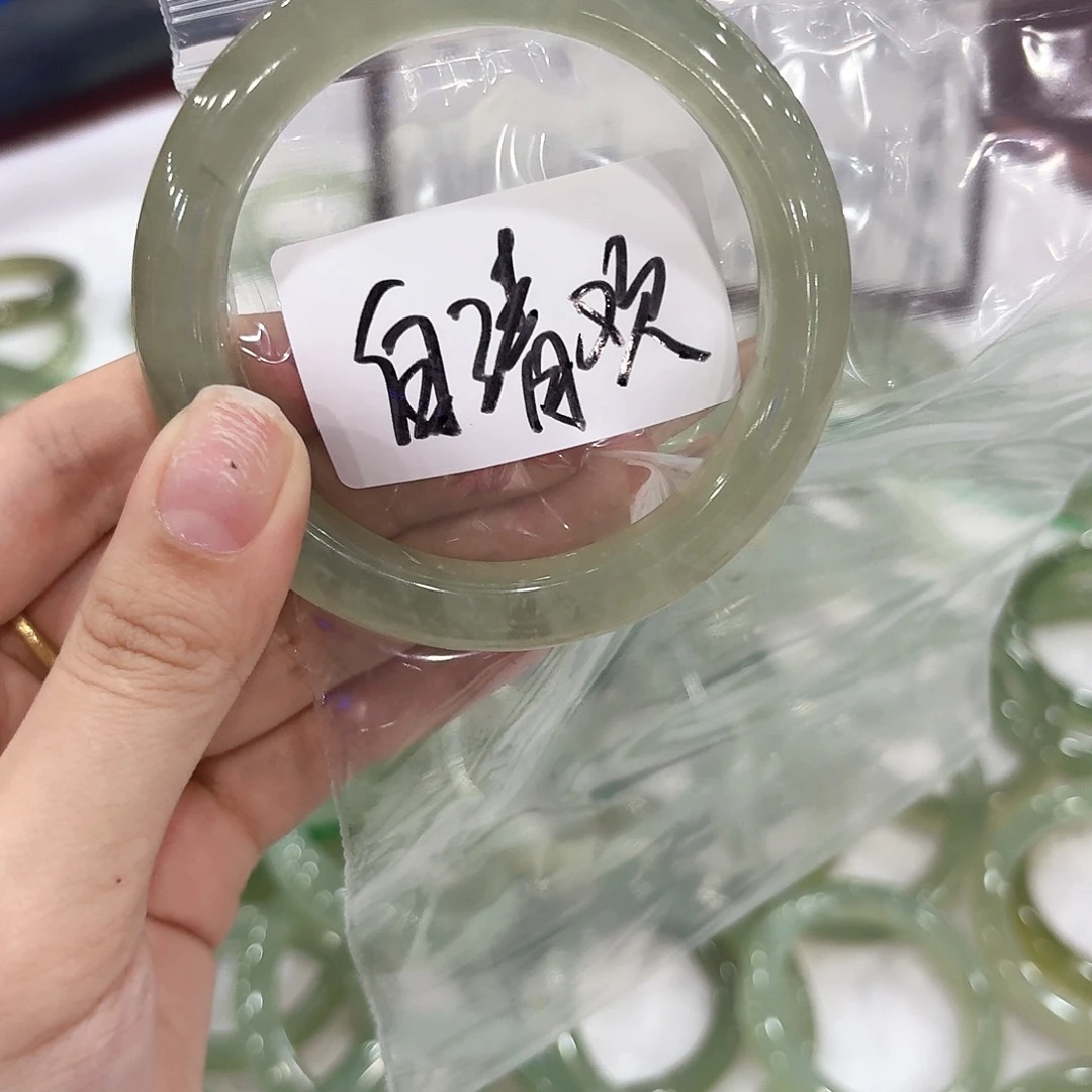自***欢蛇纹石玉未镶嵌手镯
