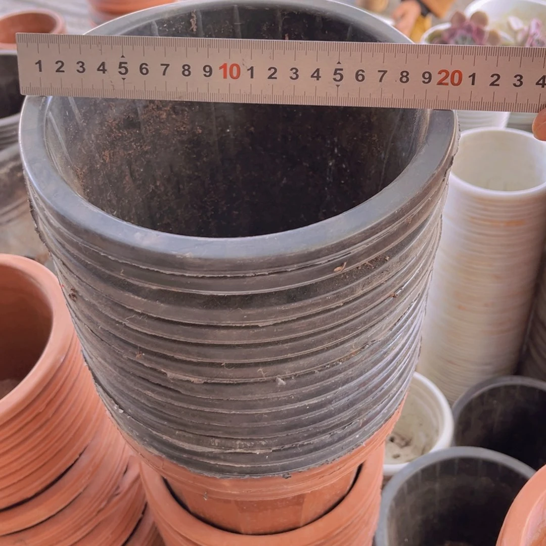 塑料旧20公分黑砖盆 高17。 20个