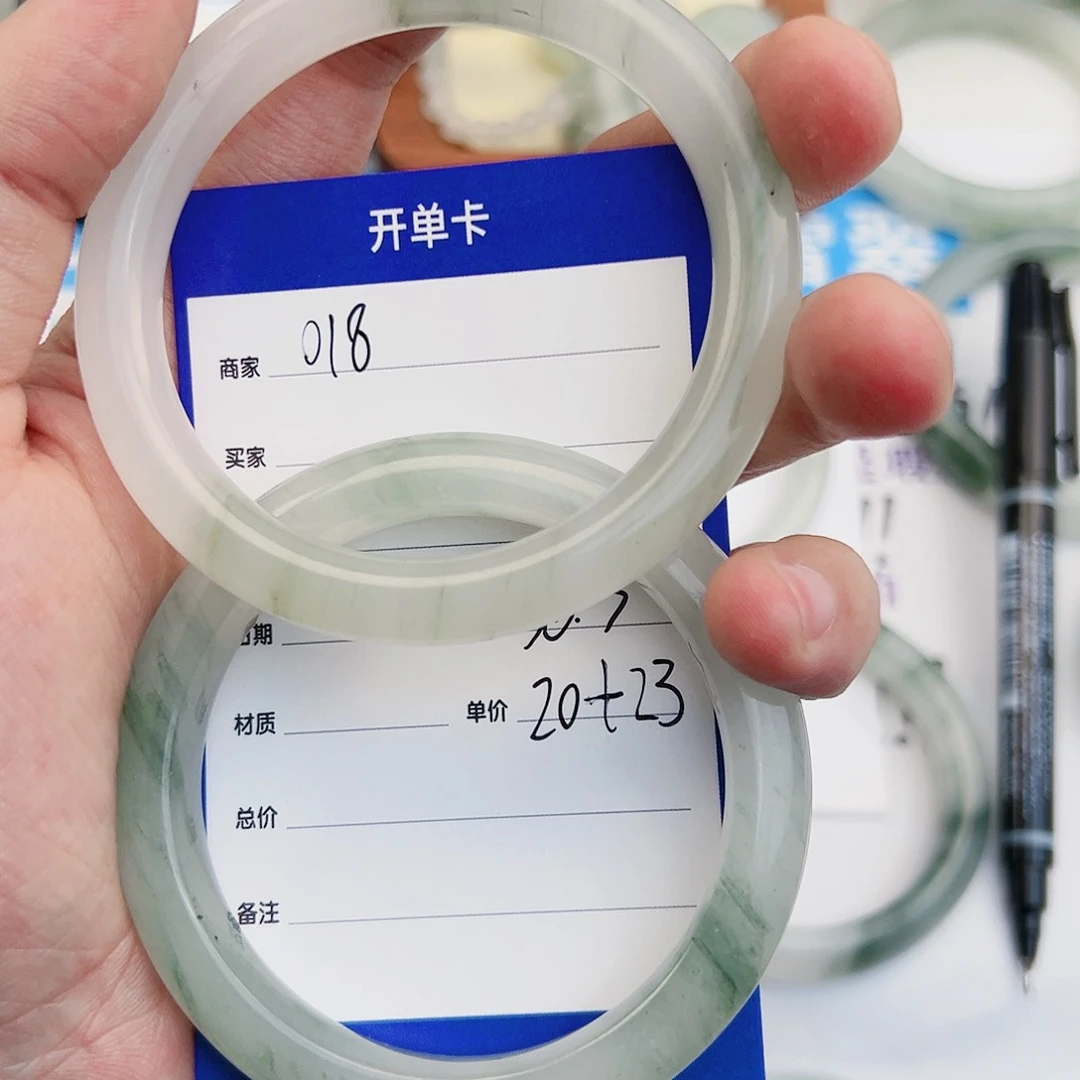 石英质玉手镯未镶嵌