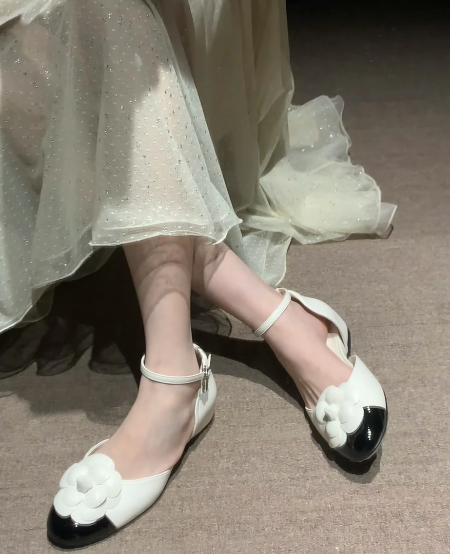 小香风山茶花中空凉鞋女2025新款玛丽珍软皮拼色平底鞋一字带单鞋